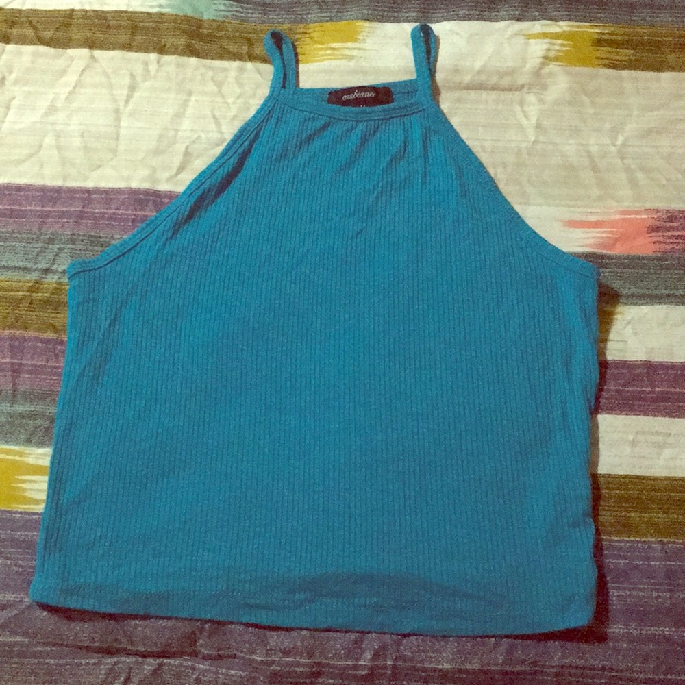 Blue cropped shirt